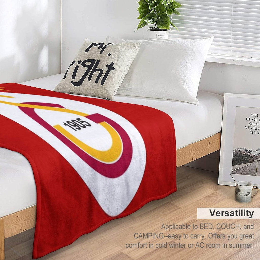 Galatasaray 2025 Championship Design – 5-Star Emblem Gift-ready Throw Blanket