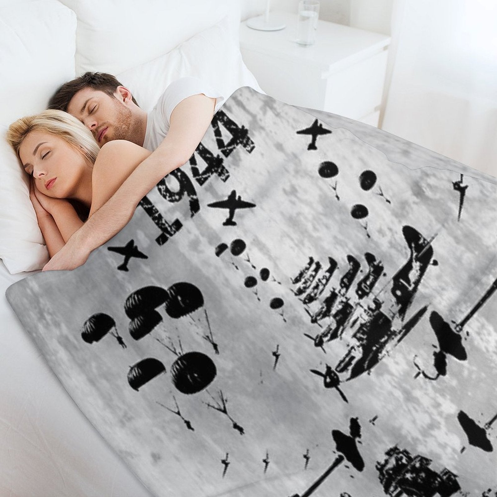 1944 WORLD WAR 2 Lightweight Throw Blanket