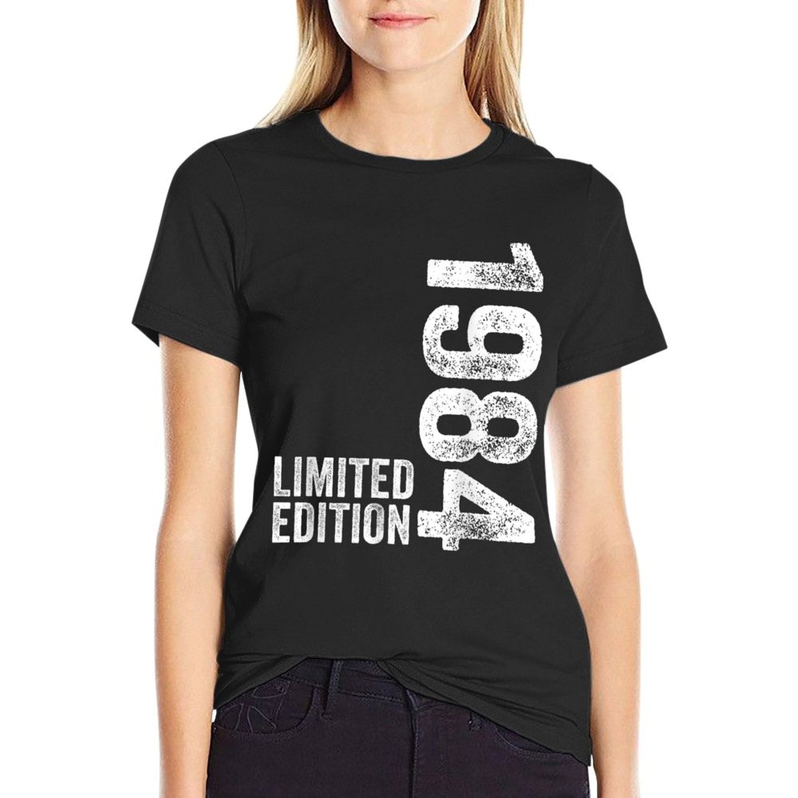 40 Year Old Born 1984 40th Birthday  Lightweight T-Shirt