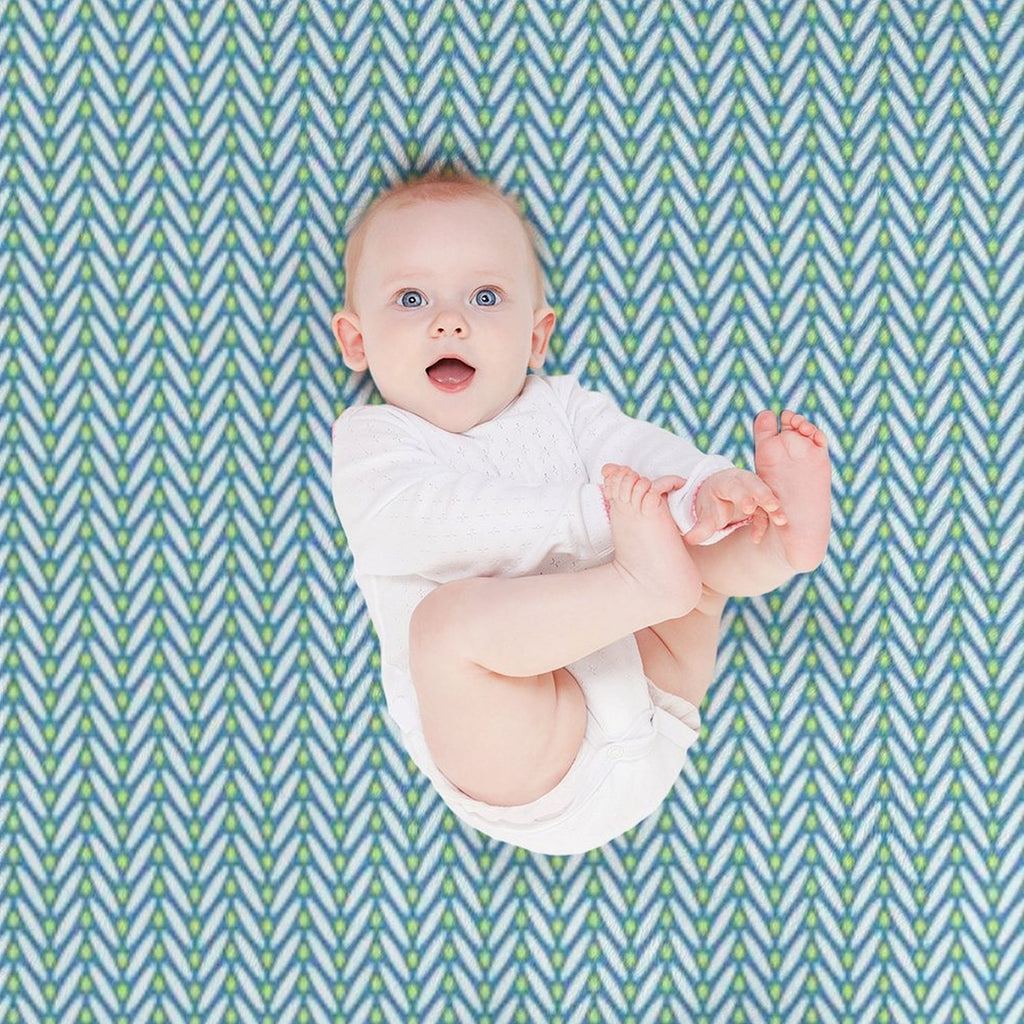 Fluere (capri) Wrinkle-free Throw Blanket