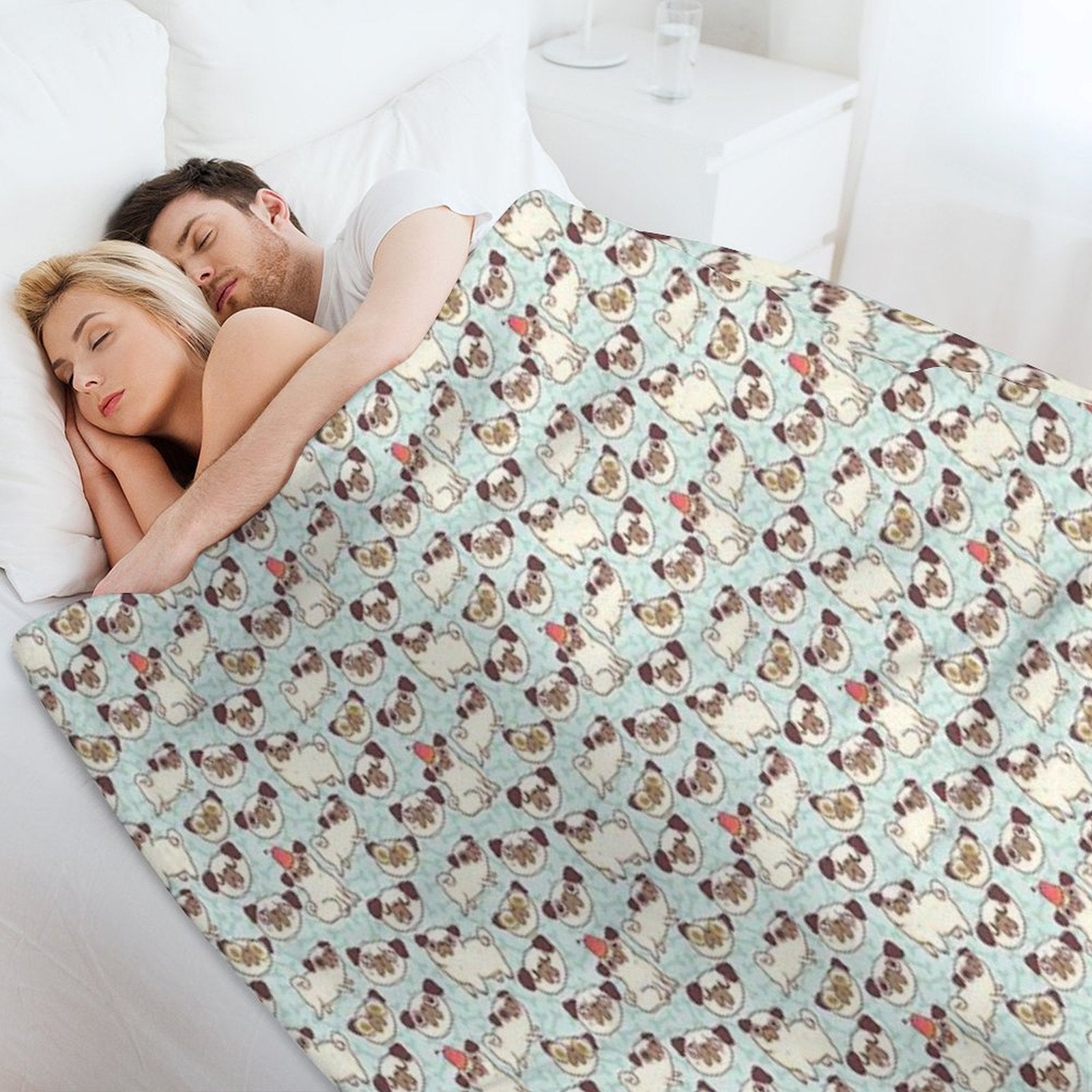 PUGLAND Travel-friendly Throw Blanket