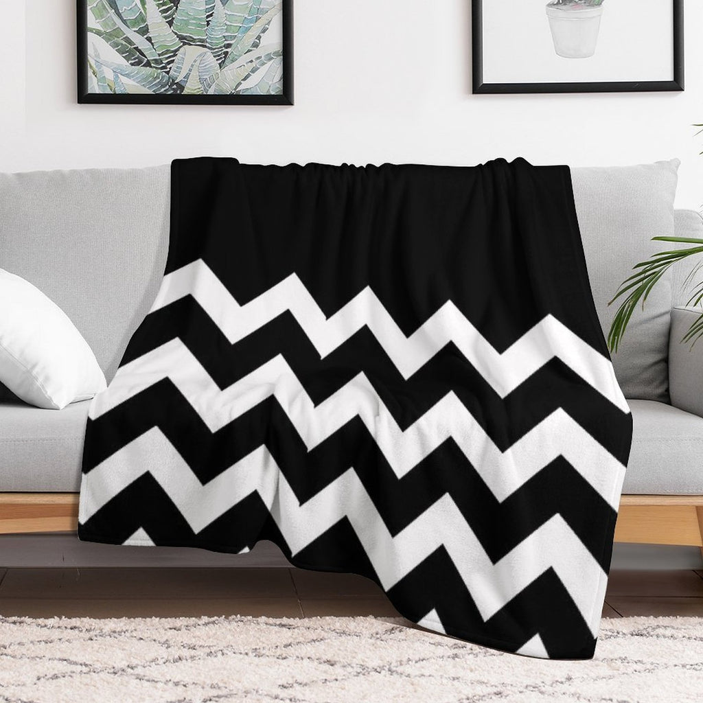 WHITE AND BLACK CHEVRON ZIG ZAG  HALF TONE PATTERN - BY OZCUSHIONSTOO Durable Throw Blanket