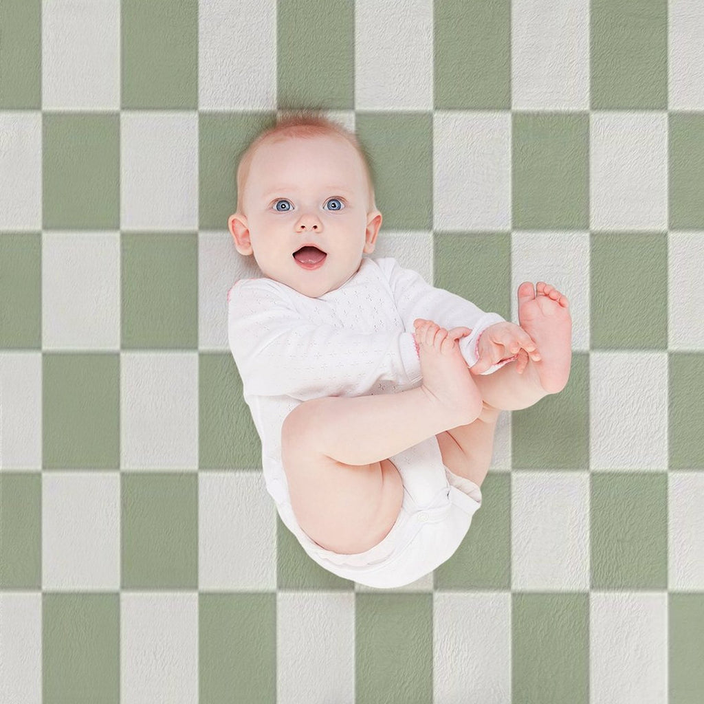 Checkerboard Mini Check Pattern in Sage Green And Off White Shrink-resistant Throw Blanket