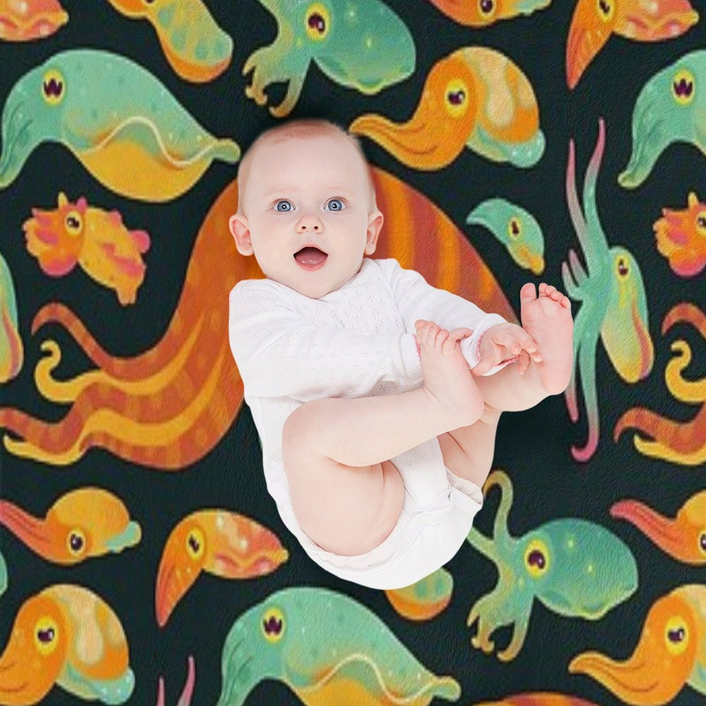 Cuttlefish - Dark Machine-washable Throw Blanket
