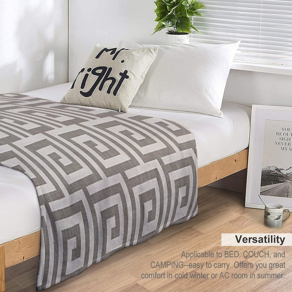 Grey Geometric Maze Pattern Shrink-resistant Throw Blanket