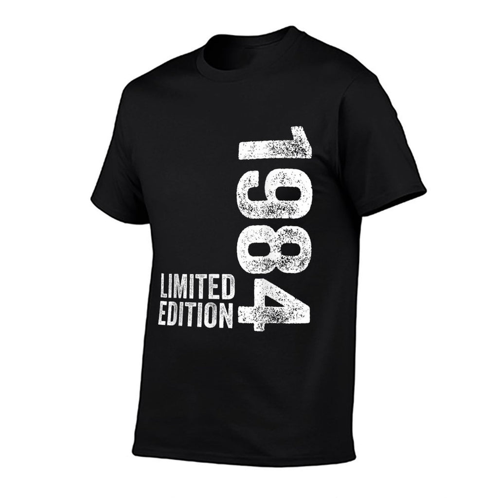 40 Year Old Born 1984 40th Birthday  Lightweight T-Shirt