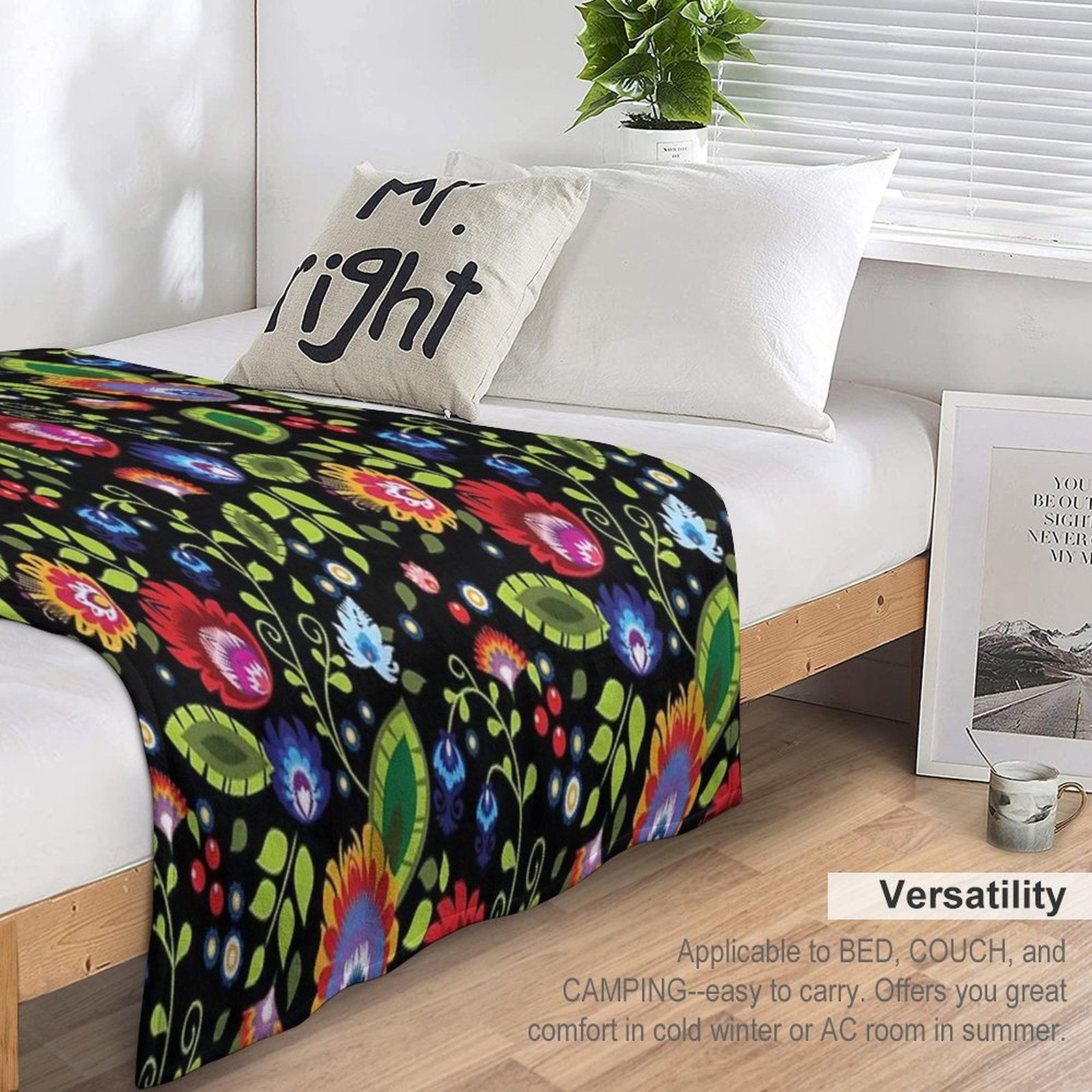 Polish Folklore - Beautiful Composition on Black Comfort Throw Blanket
