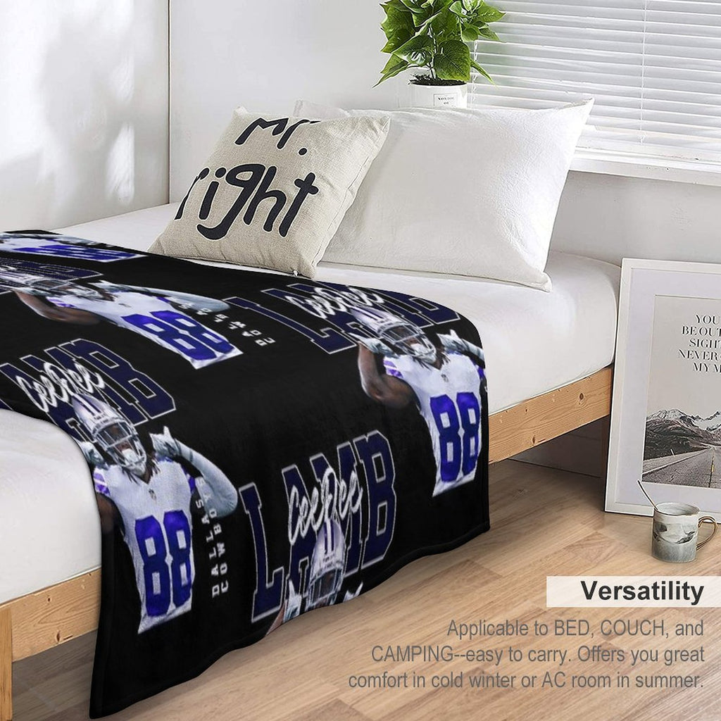 Ceedee-Lamb-DallasCowboys-Football-Players Lightweight Throw Blanket