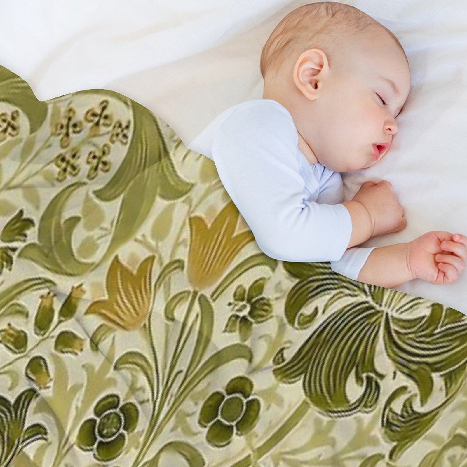 William Morris - Honeysucklea 'No,02. Lightweight Throw Blanket