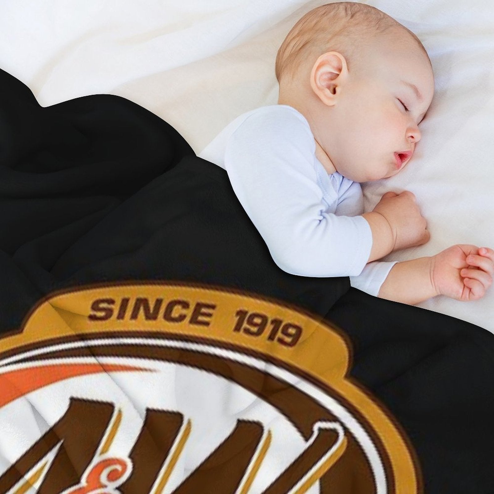 A&W Root Beer Logo Classic Versatility Throw Blanket