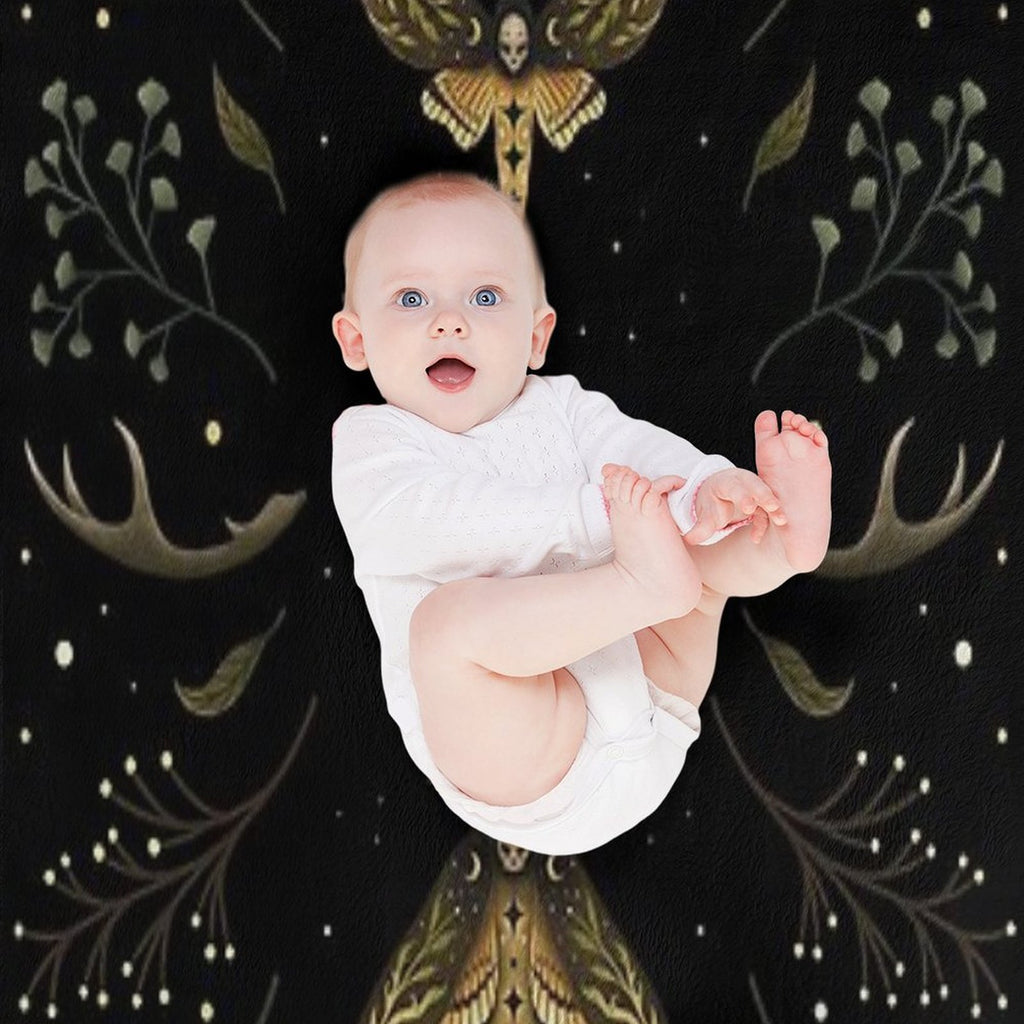 Death Head Moths Night Quick-dry Throw Blanket