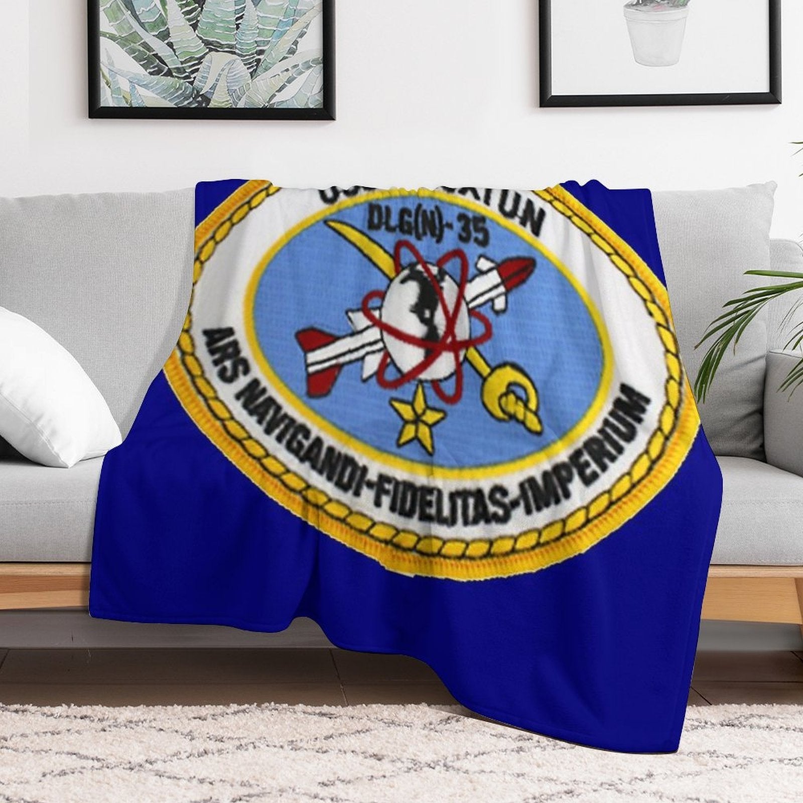 USS TRUXTUN (DLGN-35) SHIP'S STORE Machine-washable Throw Blanket