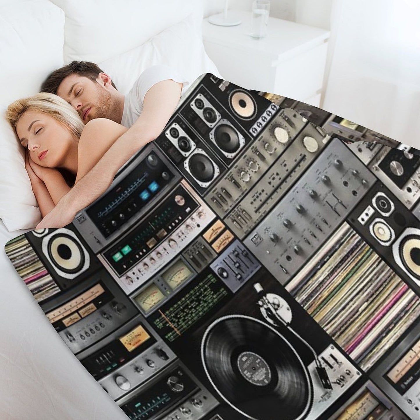 Hifidelity Wrinkle-free Throw Blanket