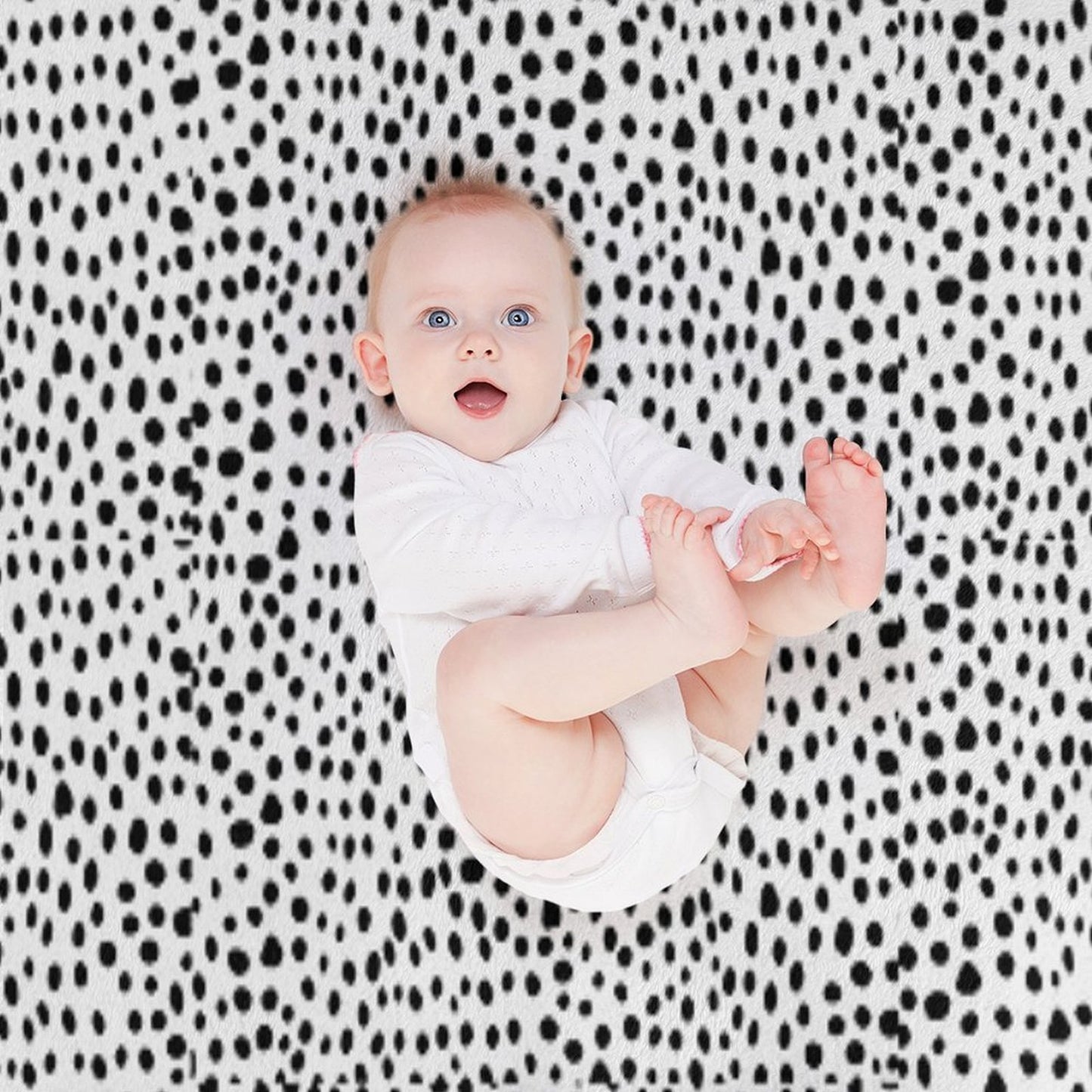 Modern Black And White Hand Drawn Polka Dots Durable Throw Blanket