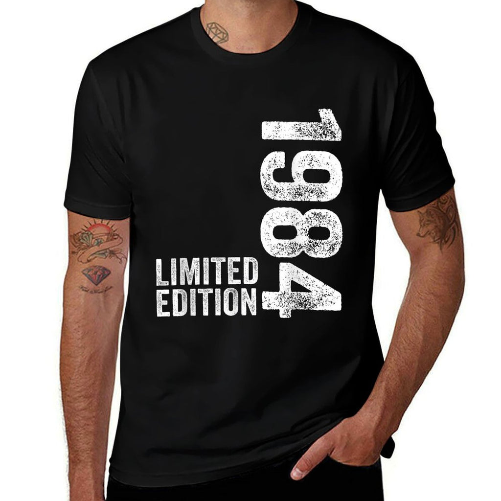 40 Year Old Born 1984 40th Birthday  Lightweight T-Shirt