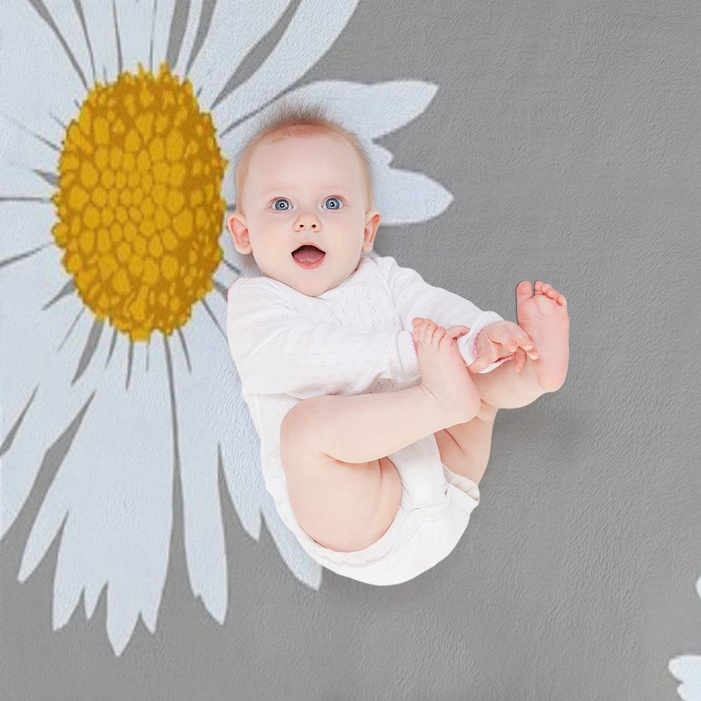 Hand-painted Daisy Blossom - Botanical Illustration Bellis Perennis Compact Throw Blanket